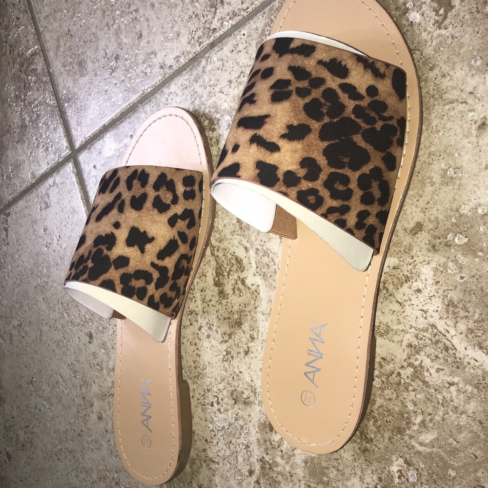 Anna leopard print flat slides.